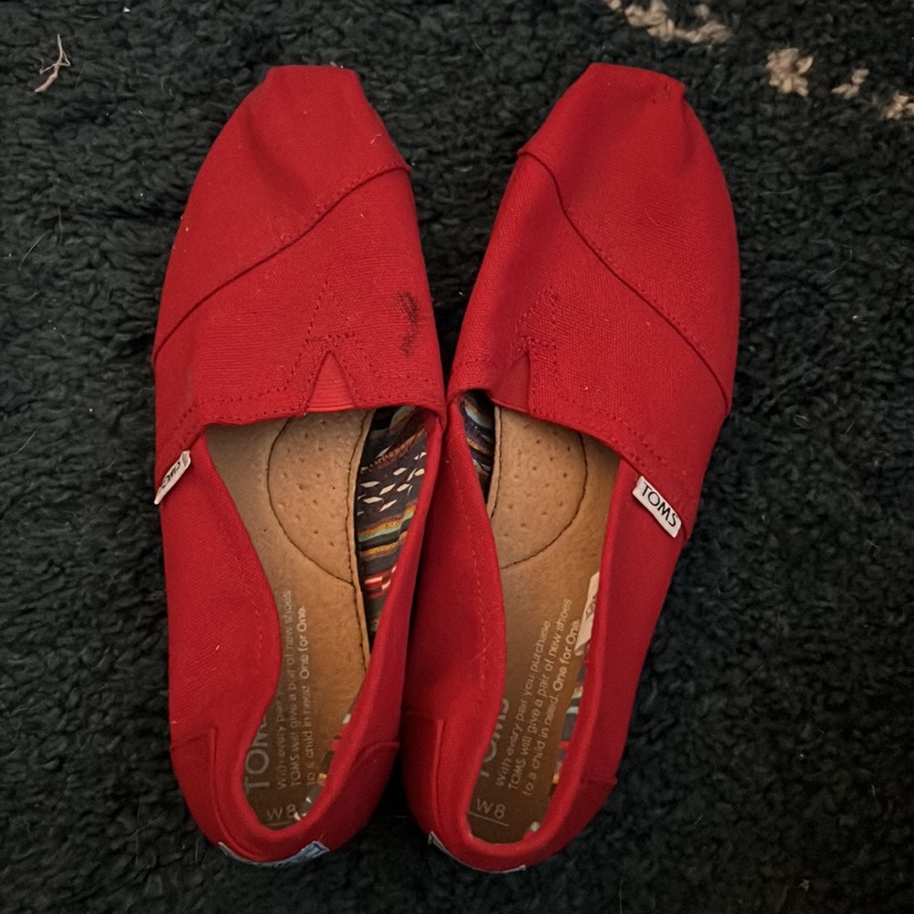 Red Toms Slip on shoes. Size 8 - Picture 2 of 3